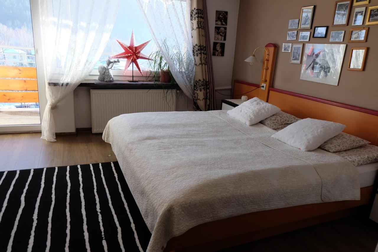 Willa Pod Aniolem - Pokoje Goscinne & Apartamenty Z Widokiem Na Gory Щирк Екстериор снимка